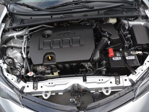 Used 2018 Toyota Corolla LE image 25