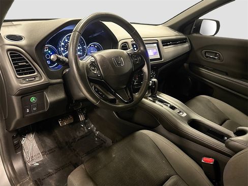 Used 2019 Honda HR-V Sport image 9