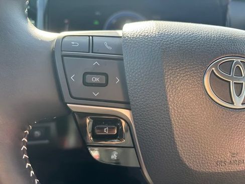 Used 2025 Toyota Camry SE FWD image 16
