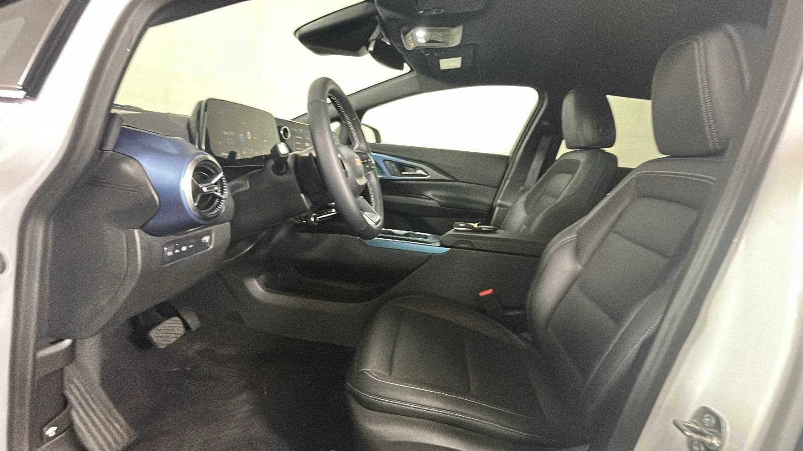 Used 2024 Chevrolet Equinox EV LT w/ LPO, All-Weather Mat Package FWD image 12