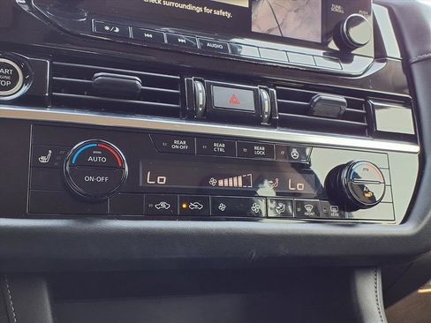 Used 2023 Nissan Pathfinder SL image 8