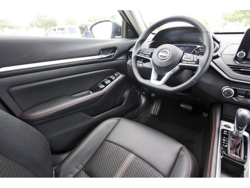 Certified 2025 Nissan Altima 2.5 SR FWD image 11
