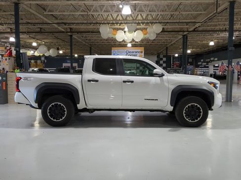 Used 2024 Toyota Tacoma TRD Off-Road w/ TRD Off Road Upgrade Package image 6