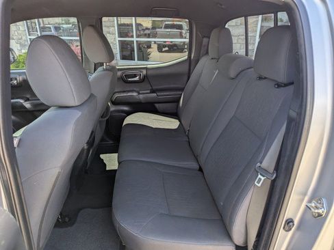 Used 2018 Toyota Tacoma TRD Off-Road AWD/4WD image 24