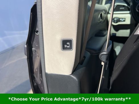 Certified 2023 Chrysler Pacifica Touring-L image 34