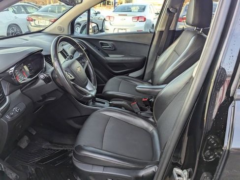 Used 2019 Chevrolet Trax LT w/ Redline Edition image 9