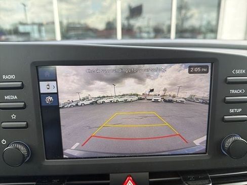 Used 2025 Hyundai Elantra Sport image 15