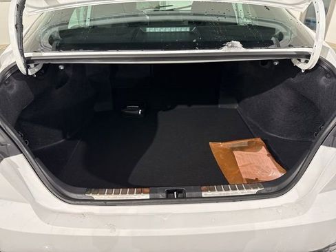 Used 2025 Toyota Camry SE image 13