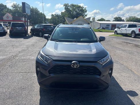 Used 2019 Toyota RAV4 XLE Premium FWD image 8