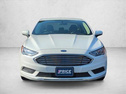 Used 2018 Ford Fusion S image 2