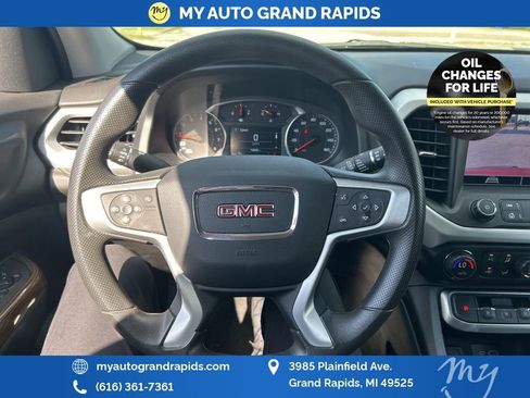 Used 2023 GMC Acadia SLE w/ Driver Convenience Package image 18