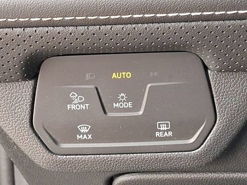 Used 2024 Volkswagen Atlas SE AWD/4WD image 24