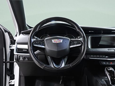 Used 2021 Cadillac XT4 Premium Luxury w/ Sun And Sound Package AWD/4WD image 9