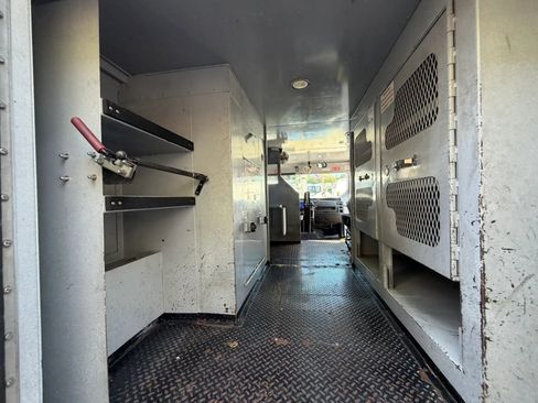 Used 2016 RAM 5500 Tradesman w/ Chrome Appearance Group RWD image 15
