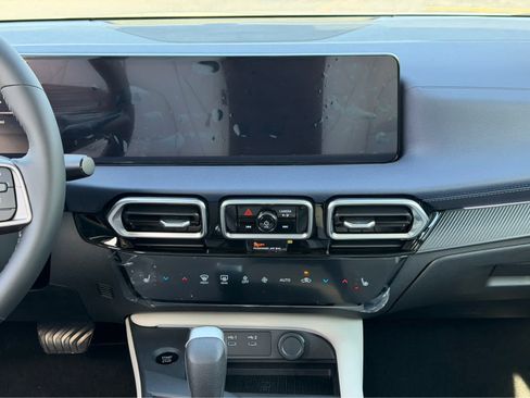 Used 2026 Nissan Sentra SL w/ Floor Mat Package FWD image 16