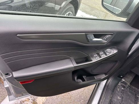 Used 2023 Ford Escape SE image 15