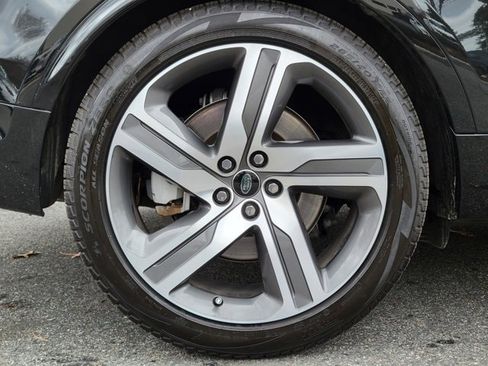 Used 2024 Land Rover Discovery Dynamic SE image 16