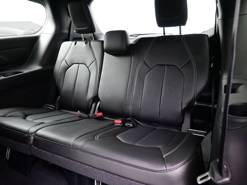 New 2027 Chrysler Pacifica Select AWD/4WD image 14
