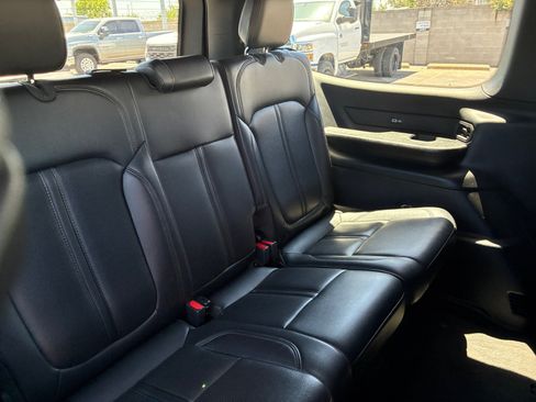 Used 2025 Jeep Wagoneer 4WD image 27