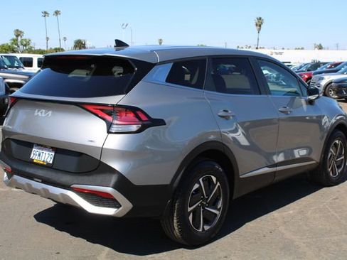 Used 2023 Kia Sportage LX image 4
