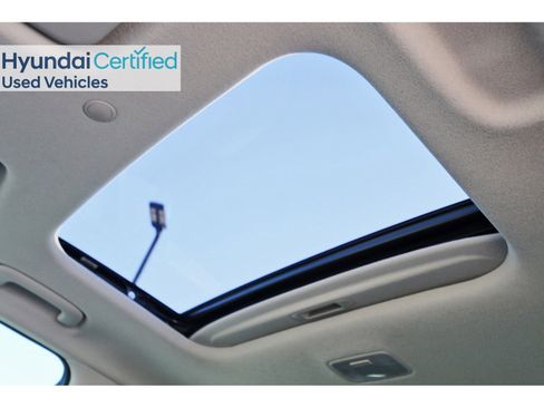 Certified 2025 Hyundai Venue SEL image 31