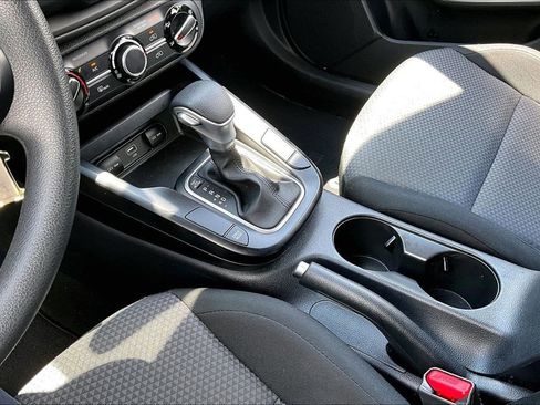 Used 2025 Kia Soul LX w/ LX Technology Package FWD image 15