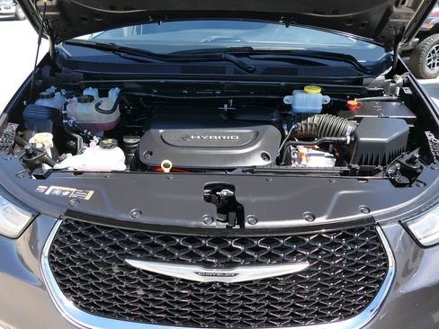 Used 2022 Chrysler Pacifica Touring-L FWD image 27
