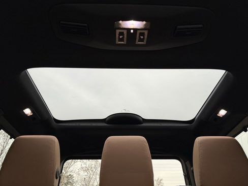 New 2026 Land Rover Discovery Limited Edition image 32