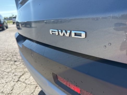 Used 2022 GMC Acadia SLE w/ Driver Convenience Package image 10