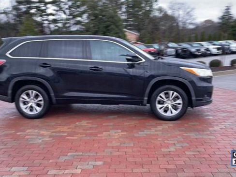Used 2015 Toyota Highlander Plus image 2