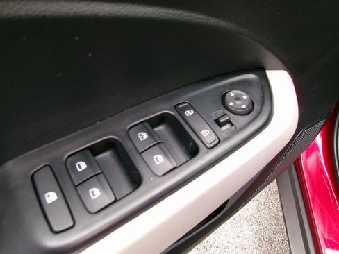 Used 2024 Hyundai Venue SEL image 12