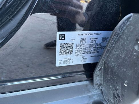 Used 2025 Chevrolet Trax LT image 28