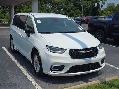 Used 2024 Chrysler Pacifica Touring-L