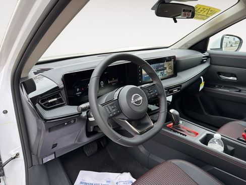 Used 2025 Nissan Kicks SR FWD image 15