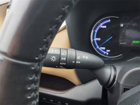 Used 2020 Toyota RAV4 Limited image 24