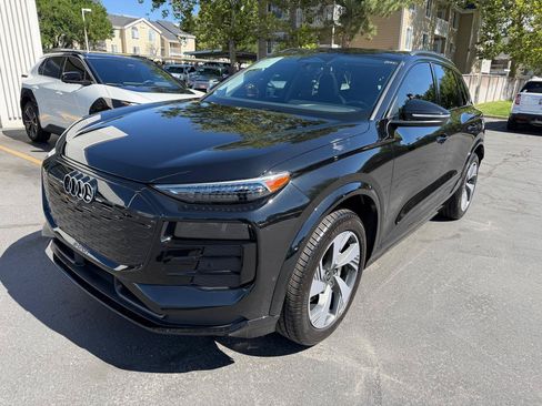 Used 2025 Audi Q6 e-tron Premium Plus w/ Premium Plus AWD/4WD image 16