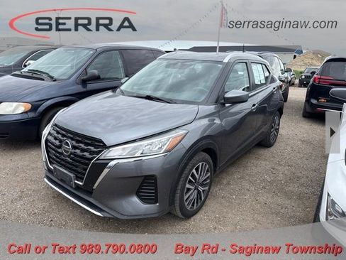 Used 2021 Nissan Kicks SV FWD image 1