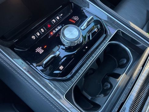 Used 2022 Jeep Wagoneer Series III w/ Flexible Seating Group image 12