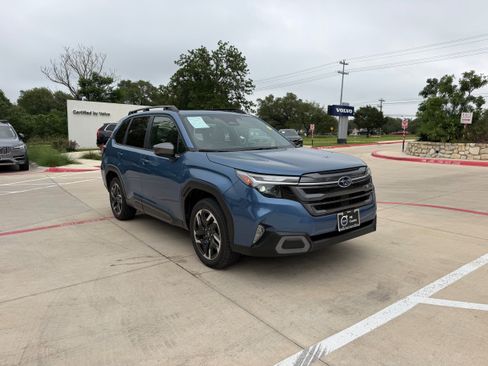 Used 2025 Subaru Forester Limited AWD/4WD image 7