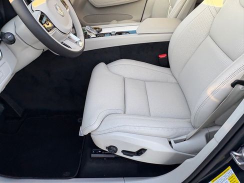 New 2026 Volvo XC60 B5 Ultra w/ Protection Package Premier image 18