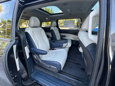 New 2026 Kia Carnival SX image 17