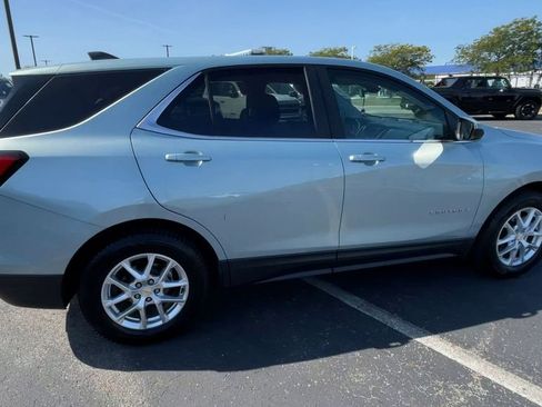 Used 2022 Chevrolet Equinox LT FWD image 2