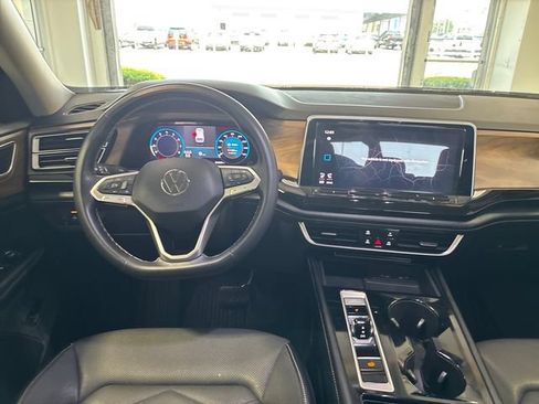 Used 2024 Volkswagen Atlas SE AWD/4WD image 18