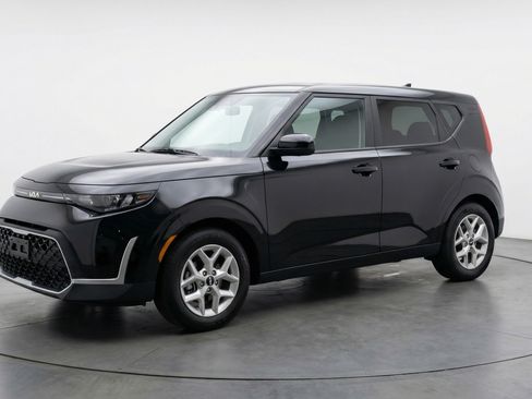 Used 2025 Kia Soul LX w/ LX Technology Package image 3