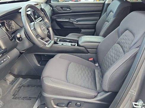 Used 2025 Nissan Pathfinder SV image 11