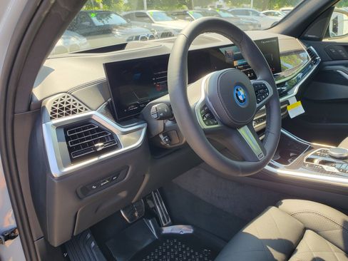 New 2026 BMW X5 xDrive50e w/ M Sport Package AWD/4WD image 7