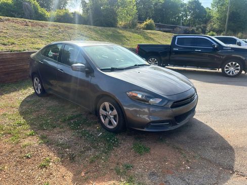 Used 2015 Dodge Dart SXT image 1