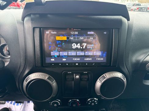 Used 2017 Jeep Wrangler Sport AWD/4WD image 22