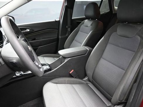 Used 2025 Chevrolet Trax LT FWD image 13