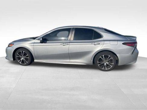 Used 2019 Toyota Camry SE FWD image 5